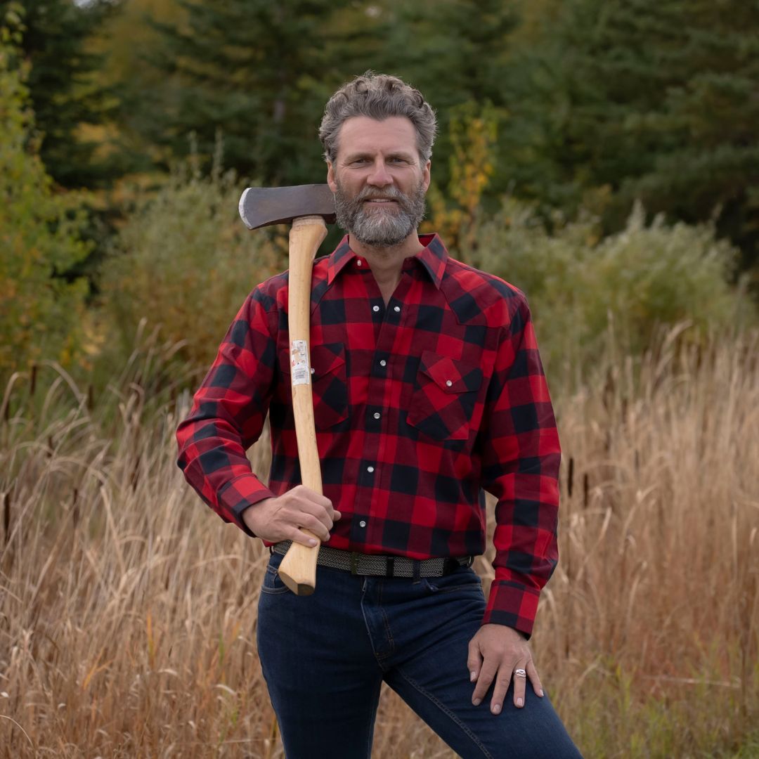 Men's long-sleeve western shirt. Plaid pattern. Pearl snaps.