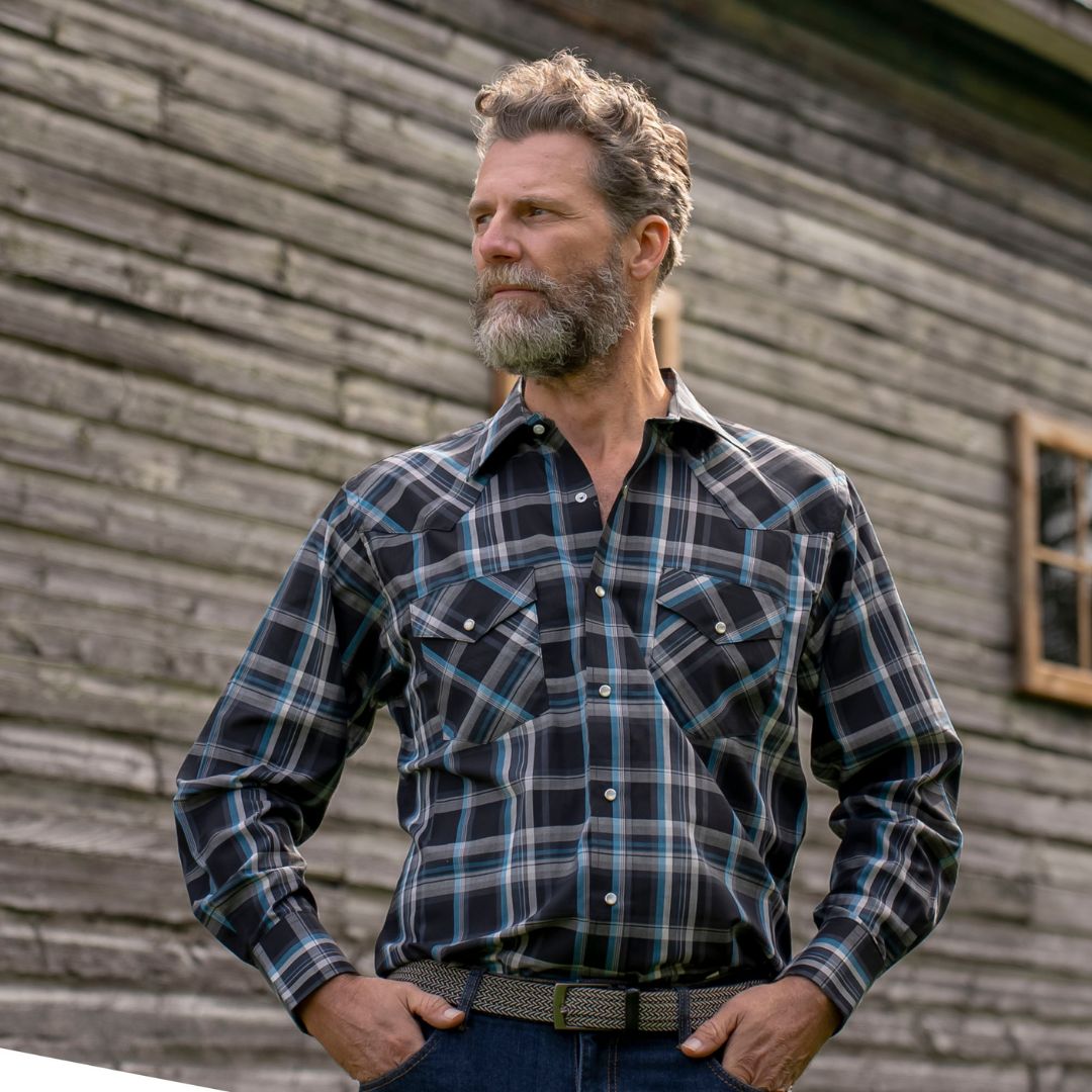 Men's long-sleeve western shirt. Plaid pattern. Pearl snaps.