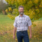 Men's short-sleeve western shirt. Plaid pattern. Pearl snaps.