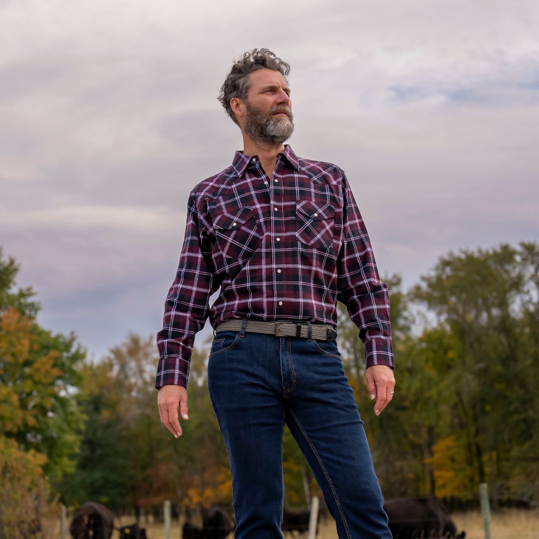 Men's long-sleeve western shirt. Plaid pattern. Pearl snaps.